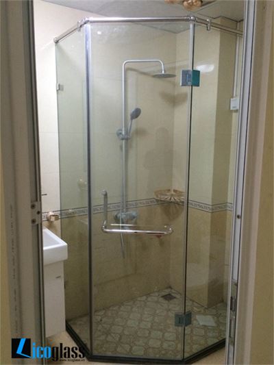 VÁCH TẮM KÍNH CHỊ LUYẾN QUAN HOA 